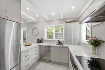 6 Dunrobin Place, Avonhead