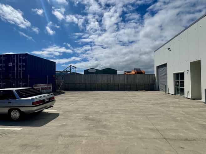 Modern 193sqm warehouse in Bell Block