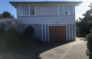 18 Glen Alton Avenue, Paparangi