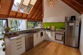 22 Tui Crescent, Waiatarua