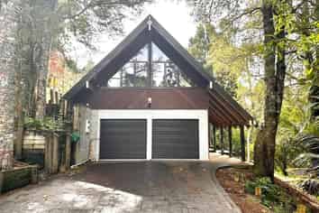 22 Tui Crescent, Waiatarua