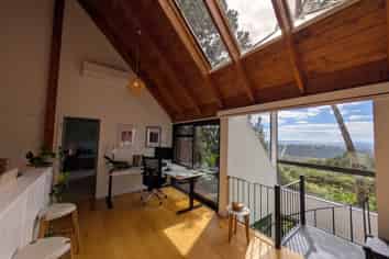 22 Tui Crescent, Waiatarua