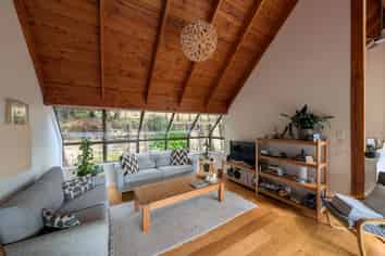 22 Tui Crescent, Waiatarua