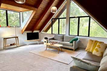 22 Tui Crescent, Waiatarua