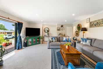 52 Wattle Farm Road, Wattle Downs