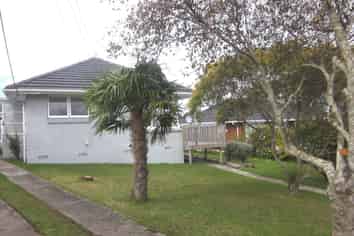 27A Montgomery Avenue, Belmont