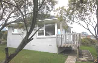 27A Montgomery Avenue, Belmont