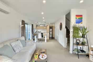 9/7 Handyside Street, Tawa