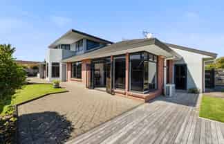 16 Karina Road, Merrilands