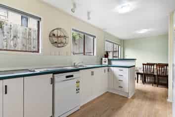 2/17 Lancelot Place, Glenfield