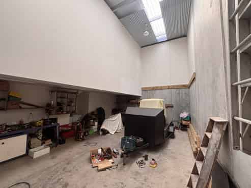 High-stud industrial unit in the heart of Kumeu