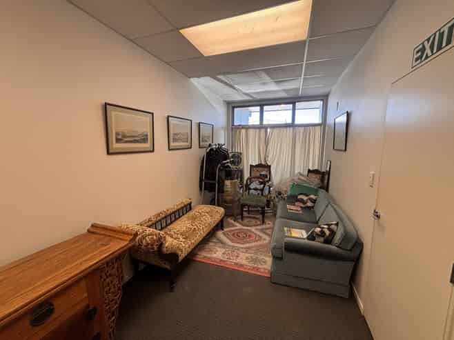 High-stud industrial unit in the heart of Kumeu