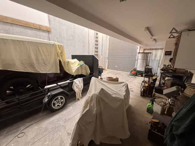 High-stud industrial unit in the heart of Kumeu