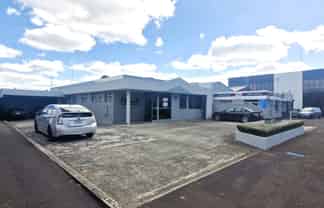 Well-located office with parking