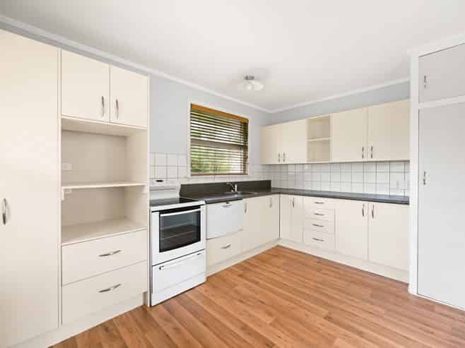 964B River Road, Queenwood