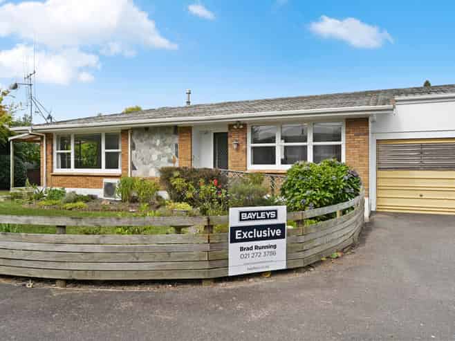 964B River Road, Queenwood