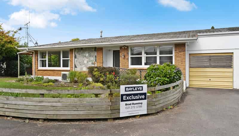 964B River Road, Queenwood