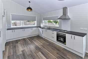 27B McInnes Road, Weymouth