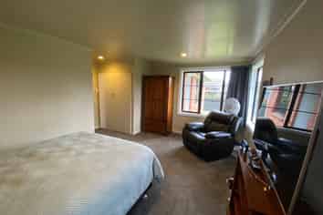 6 Doon Street, Mosgiel