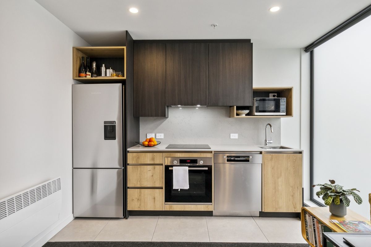 STUNNING TWO BEDROOM TOP FLOOR APARTMENT: - Ansicht 2