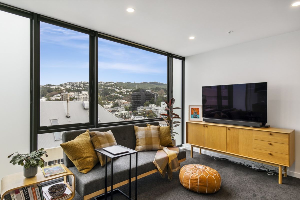 STUNNING TWO BEDROOM TOP FLOOR APARTMENT: - Ansicht 4