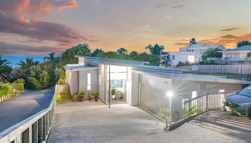 1037 Whangaparaoa Road, Tindalls Beach