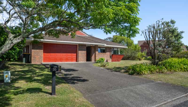 35 Chilton Drive, Paraparaumu