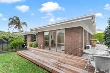 2/38 Miltonia Avenue, Te Atatu South