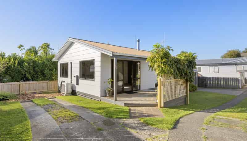 56 Heron Avenue East, Matua