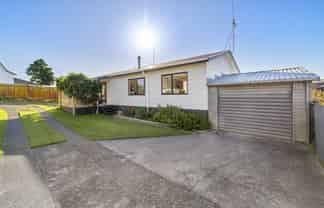 56 Heron Avenue East, Matua
