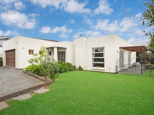 274 Royal Road, Massey