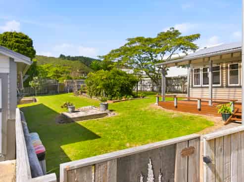 42 Hinemoa Street, Paraparaumu