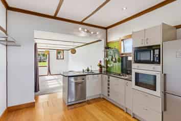 42 Hinemoa Street, Paraparaumu