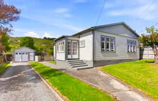 42 Hinemoa Street, Paraparaumu