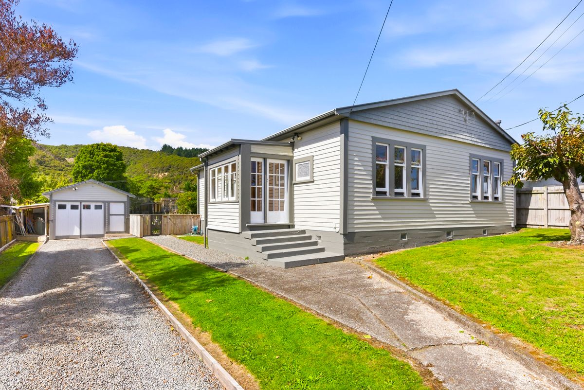 Beautiful Villa - Central Location, Paraparaumu