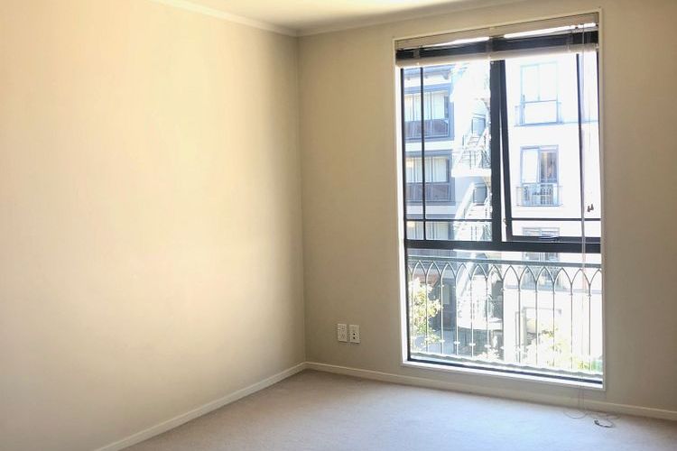 Sunny fourth Floor Apartment on the CBD's Fringe - Vista 4