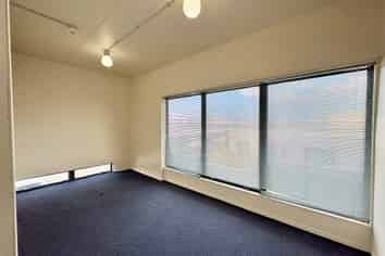 AFFORDABLE 77M² UPSTAIRS SPACE FOR LEASE
