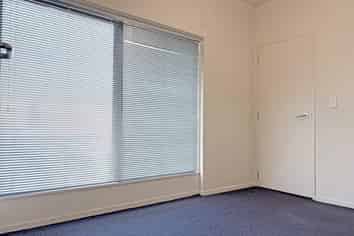 AFFORDABLE 77M² UPSTAIRS SPACE FOR LEASE
