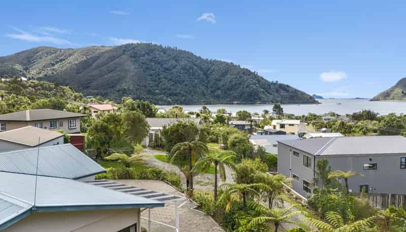 11 Field Terrace, Okiwi Bay