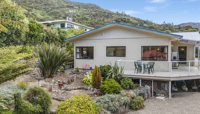 11 Field Terrace, Okiwi Bay