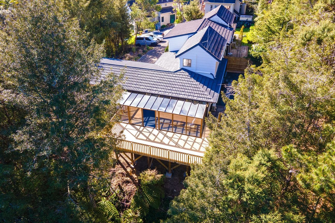 Immaculate Bush Outlook Living - Vista 2