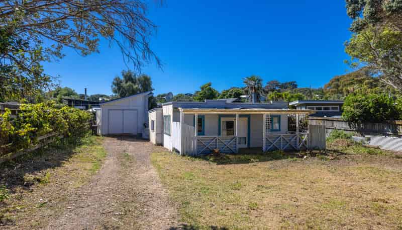 8 Manuka Road, Oneroa