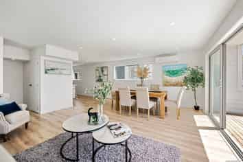 7E Waddell Avenue, Point England