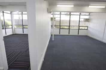 Ground floor office with excellent connectivity