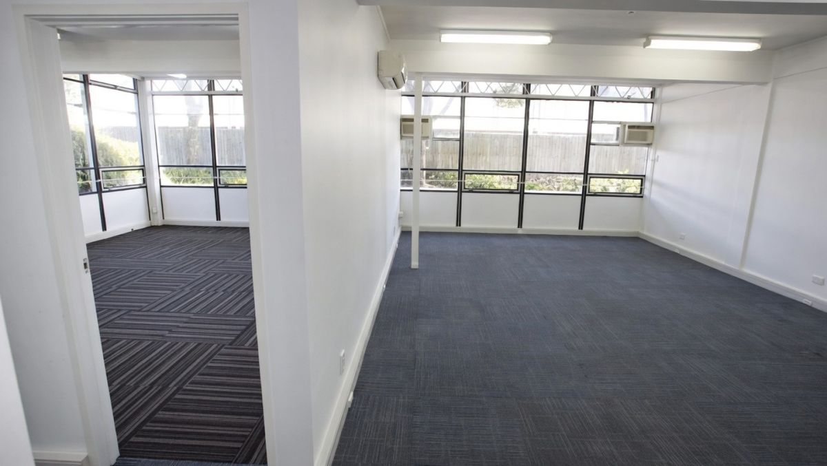 Ground floor office with excellent connectivity – pohled 2