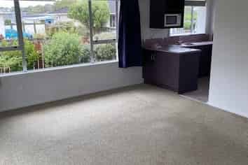 8b Beauchamp Street, Tawa