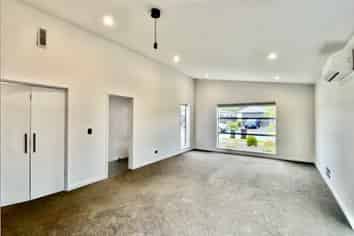 12 Robert Duncan Road, Belfast