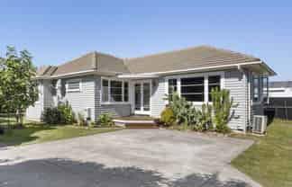 900 Clive Street, Akina