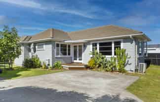 900 Clive Street, Akina