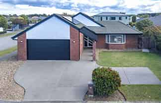 1 Flaxgrove Place, Parklands